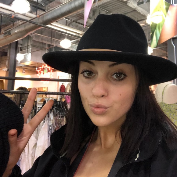 Meet the Posher Other - Meet your Posher, Calista